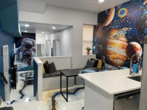 The Space Place - 2 Bedroom Apt with Memory Foam Mattresses built for relaxation